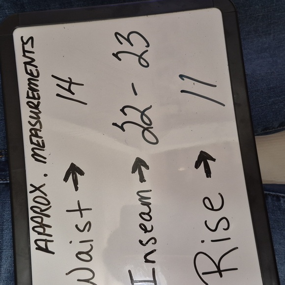 Shelf Cut Hem Jeans - Picture 5 of 5